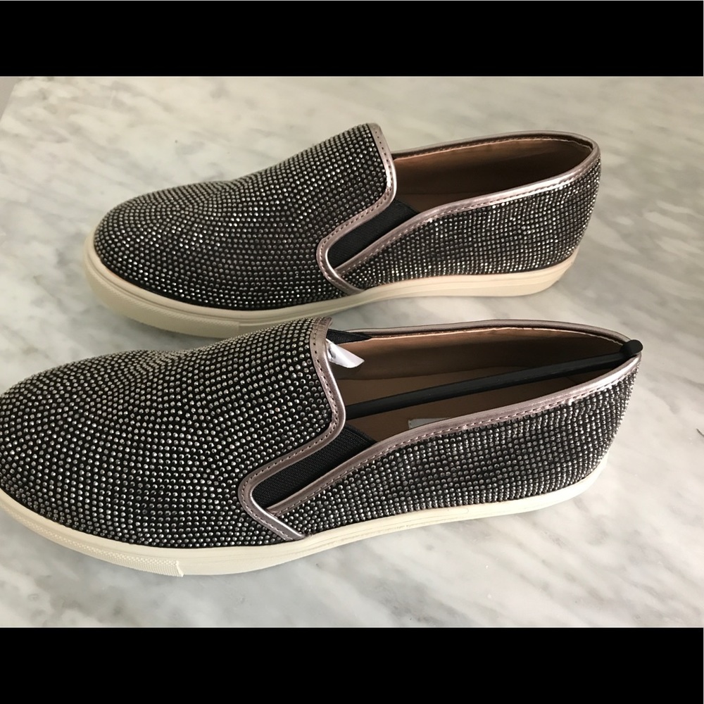 SALE!!  Steve Madden Pewter metallic slip-on 9B
